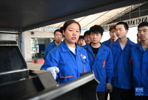 新华全媒+丨“00后”巾帼工匠 技能成才书写励志人生