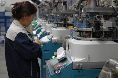 辽源新景 5G数字化织袜实验工厂尽显科技范，技术服务重塑产业未来